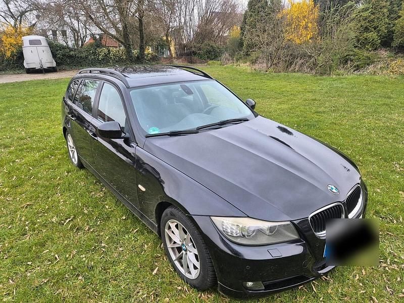 Gebraucht BMW 320 177 PS (130 kW) 2010 Schwarz Kombi