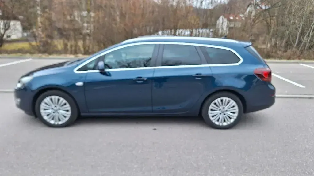 Gebraucht Opel Astra Innovation 125 PS (91 kW) 2011 Blau Kombi