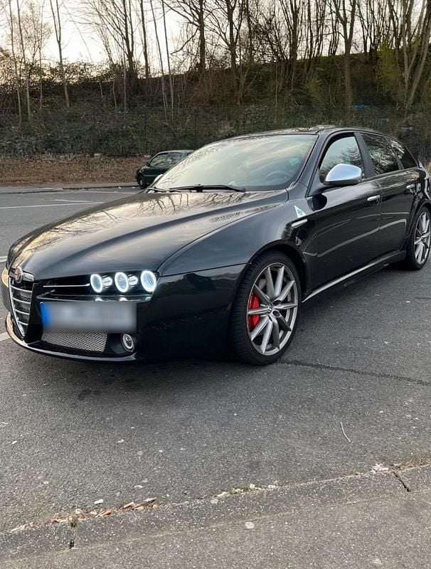 Schwarz Gebraucht 2009 Alfa Romeo 159 Ti Kombi | 8.000 € - Bild 1/4