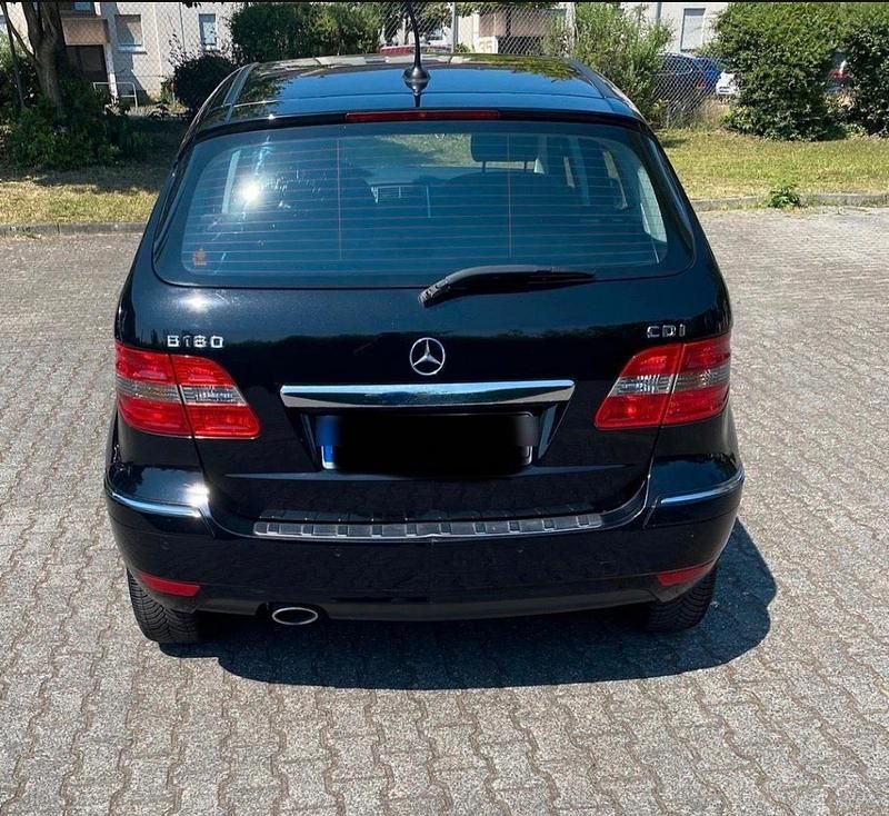 Second-hand Mercedes B180 2008 Negru Monovolum