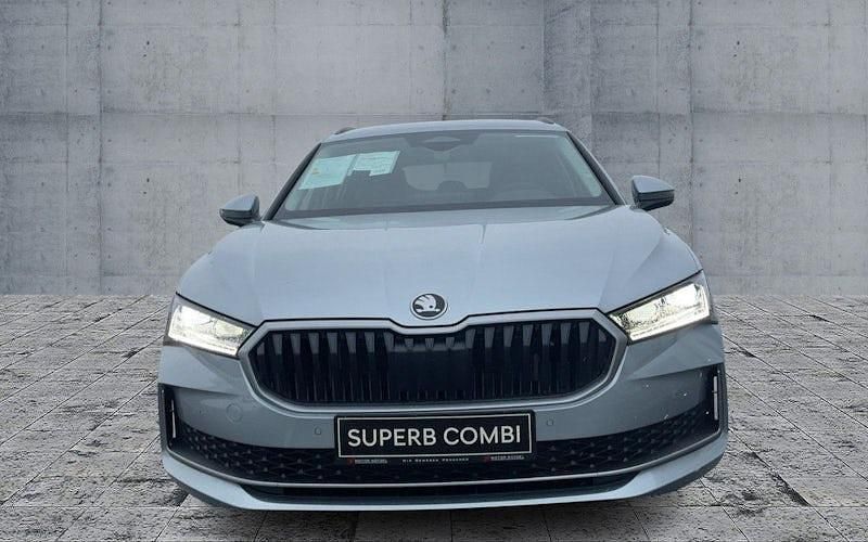 Neu Skoda Superb Selection 150 PS (110 kW) 2026 Silber Kombi