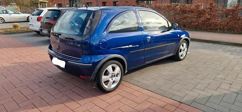 Usata Opel Corsa 75 CV (55 kW) 2004 Blu Utilitaria