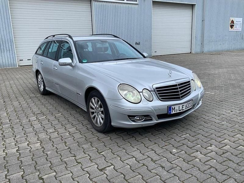 Gebraucht Mercedes E220 170 PS (125 kW) 2007 Silber Limousine