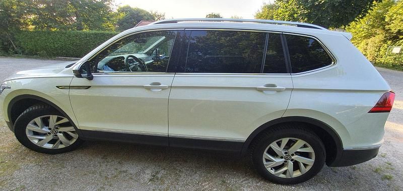 Weiß Gebraucht 2022 VW Tiguan Allspace Life SUV | 28.900 € (Guter Preis) - Bild 1/4