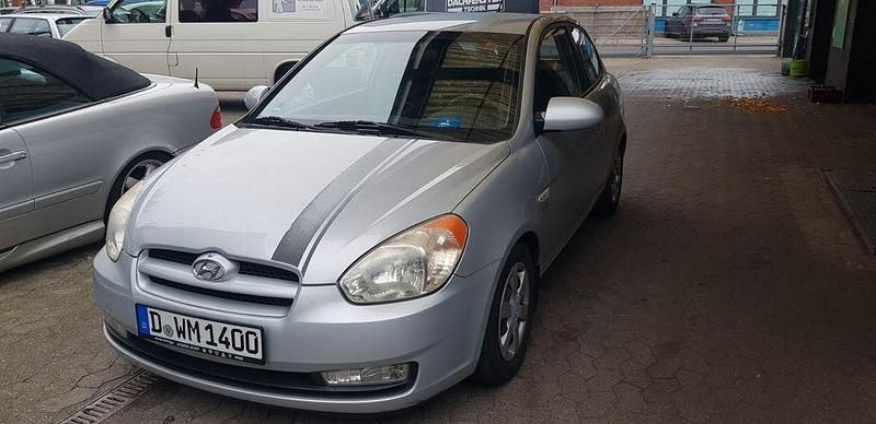 Gebraucht Hyundai Accent 97 PS (71 kW) 2007 Silber Limousine