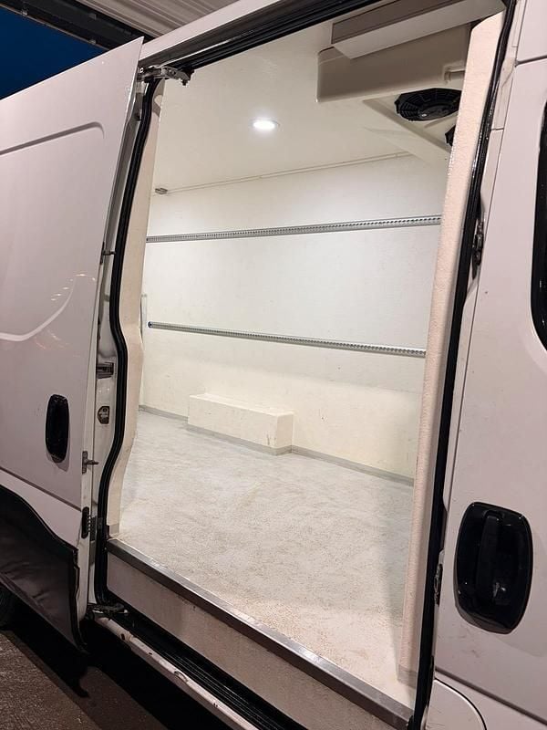 Gebraucht Iveco Daily 2018 Weiß Limousine