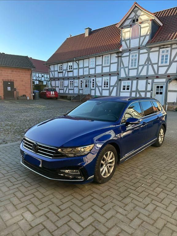 Gebraucht VW Passat R-line 150 PS (110 kW) 2024 Blau Kombi