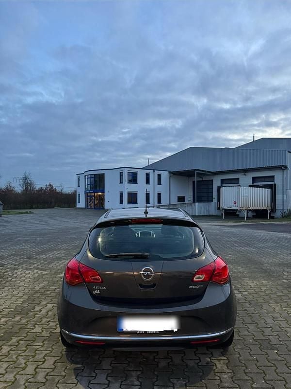 Gebraucht Opel Astra 120 PS (88 kW) 2014 Grau Limousine