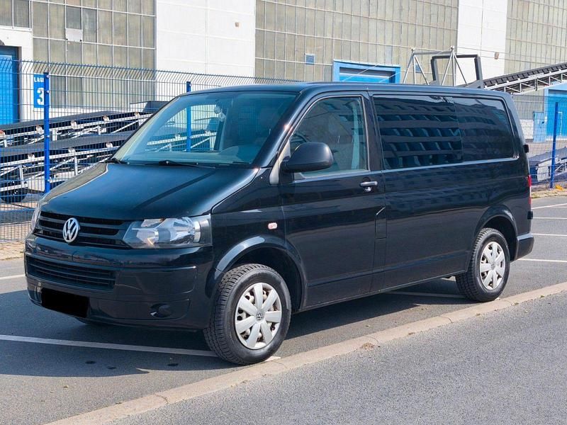 Second-hand VW Transporter 102 CP (75 kW) 2011 Negru Van