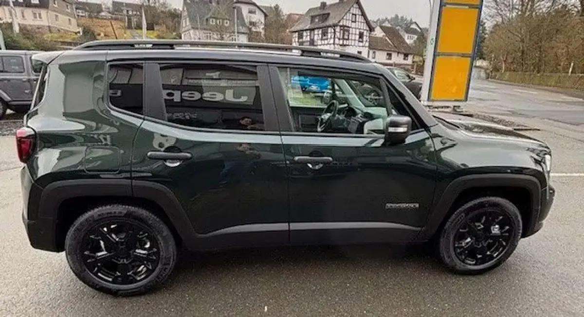 Neu Jeep Renegade North 131 PS (96 kW) 2025 Grün SUV
