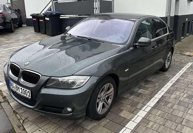 Grün Gebraucht 2009 BMW 318 Limousine | 4.550 € (Guter Preis) - Bild 1/4