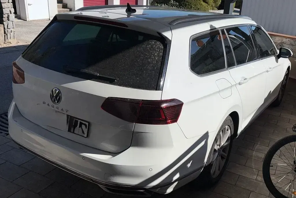 Gebraucht VW Passat Elegance 150 PS (110 kW) 2021 Weiß Kombi