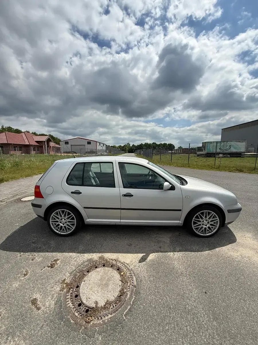 Gebraucht VW Golf IV 105 PS (77 kW) 1999 Silber Kleinwagen