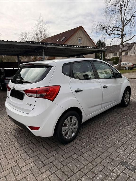 Gebraucht Hyundai ix20 Classic 90 PS (66 kW) 2011 Weiß Kleinwagen
