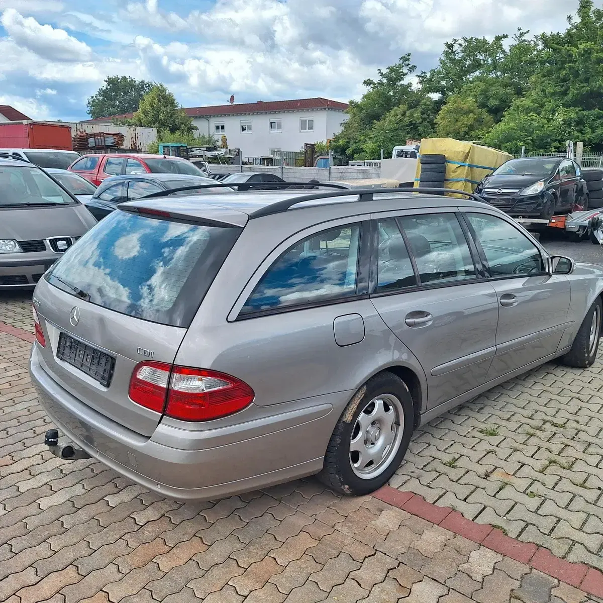 Gebraucht Mercedes E280 Classic 190 PS (139 kW) 2006 Andere farben Kombi
