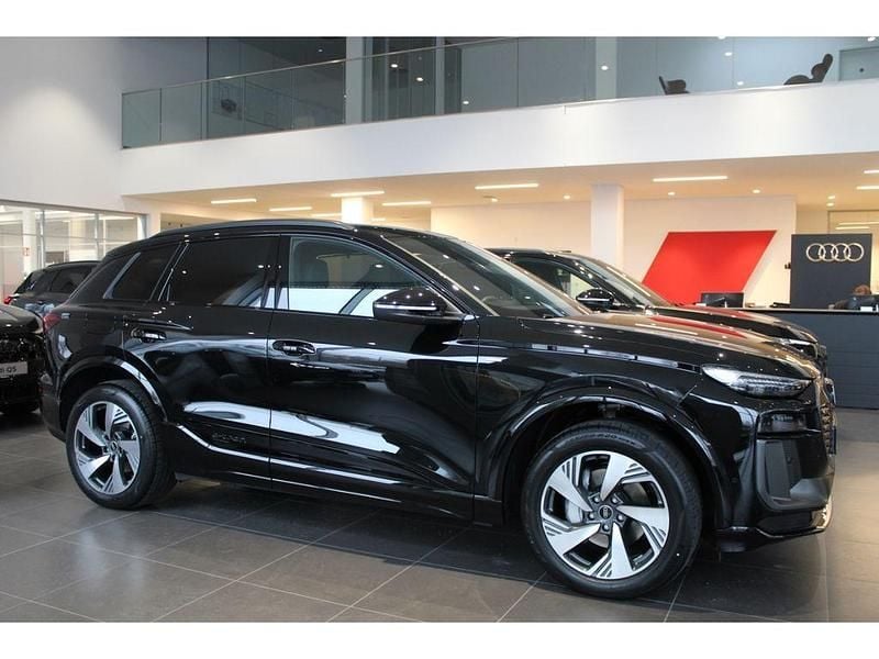 Neu Audi Q6 e-tron S-Line 225 kW (306 PS) 2026 Mythosschwarz metallic SUV