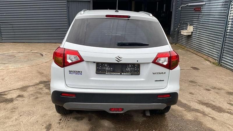 Gebraucht Suzuki Vitara Comfort 120 PS (88 kW) 2018 Weiß SUV