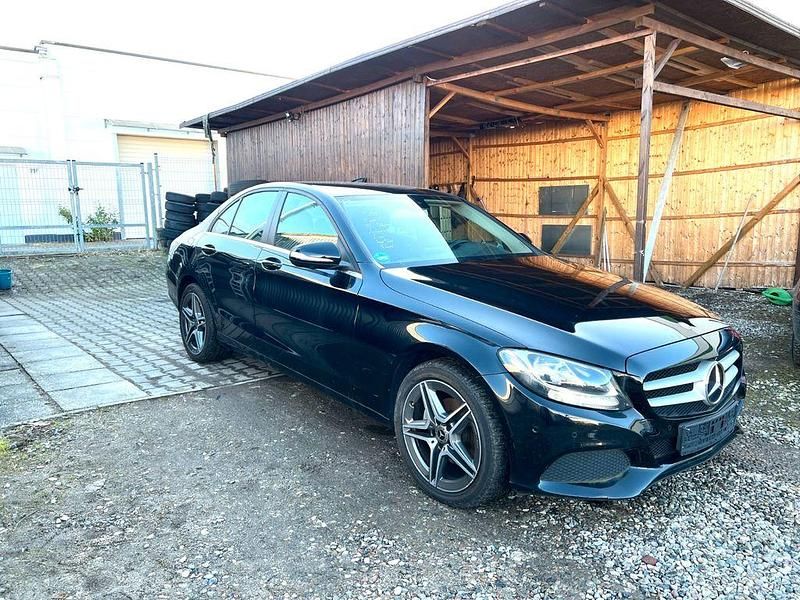 Gebraucht Mercedes C180 116 PS (85 kW) 2015 Schwarz Limousine