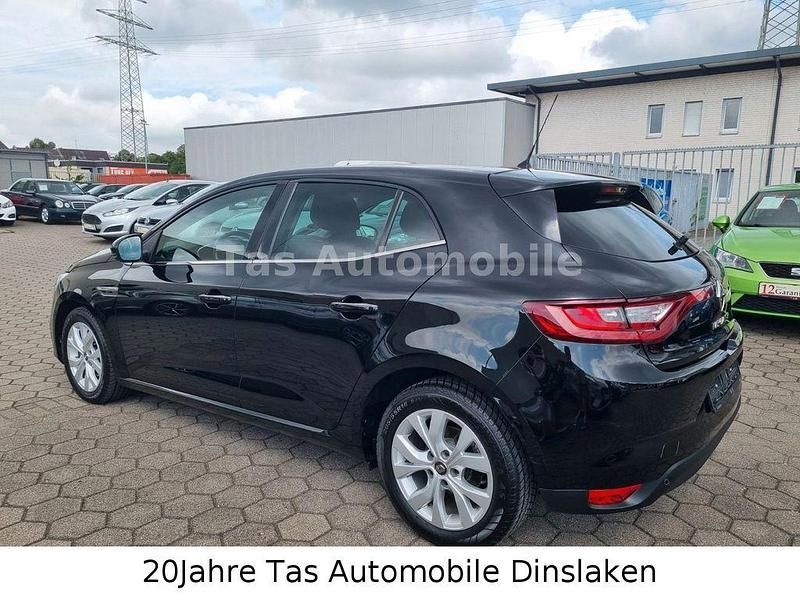 Gebraucht Renault Mégane IV LIMITED 140 PS (102 kW) 2020 Black pearl schwarz. Limousine