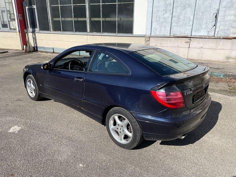 Gebraucht Mercedes C200 163 PS (119 kW) 2002 Blau Coupé
