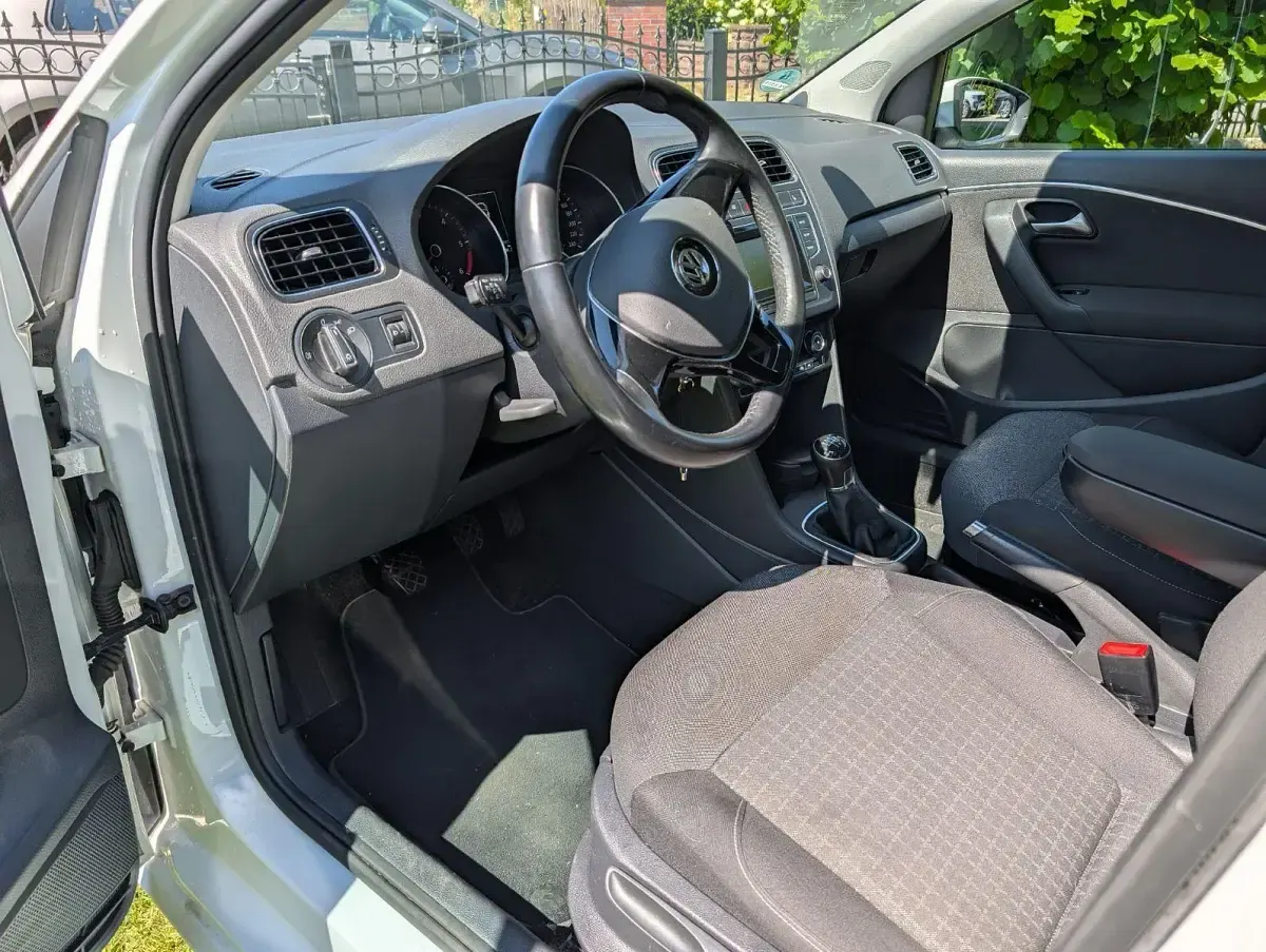 Gebraucht VW Polo Comfortline 90 PS (66 kW) 2015 Weiß Kleinwagen