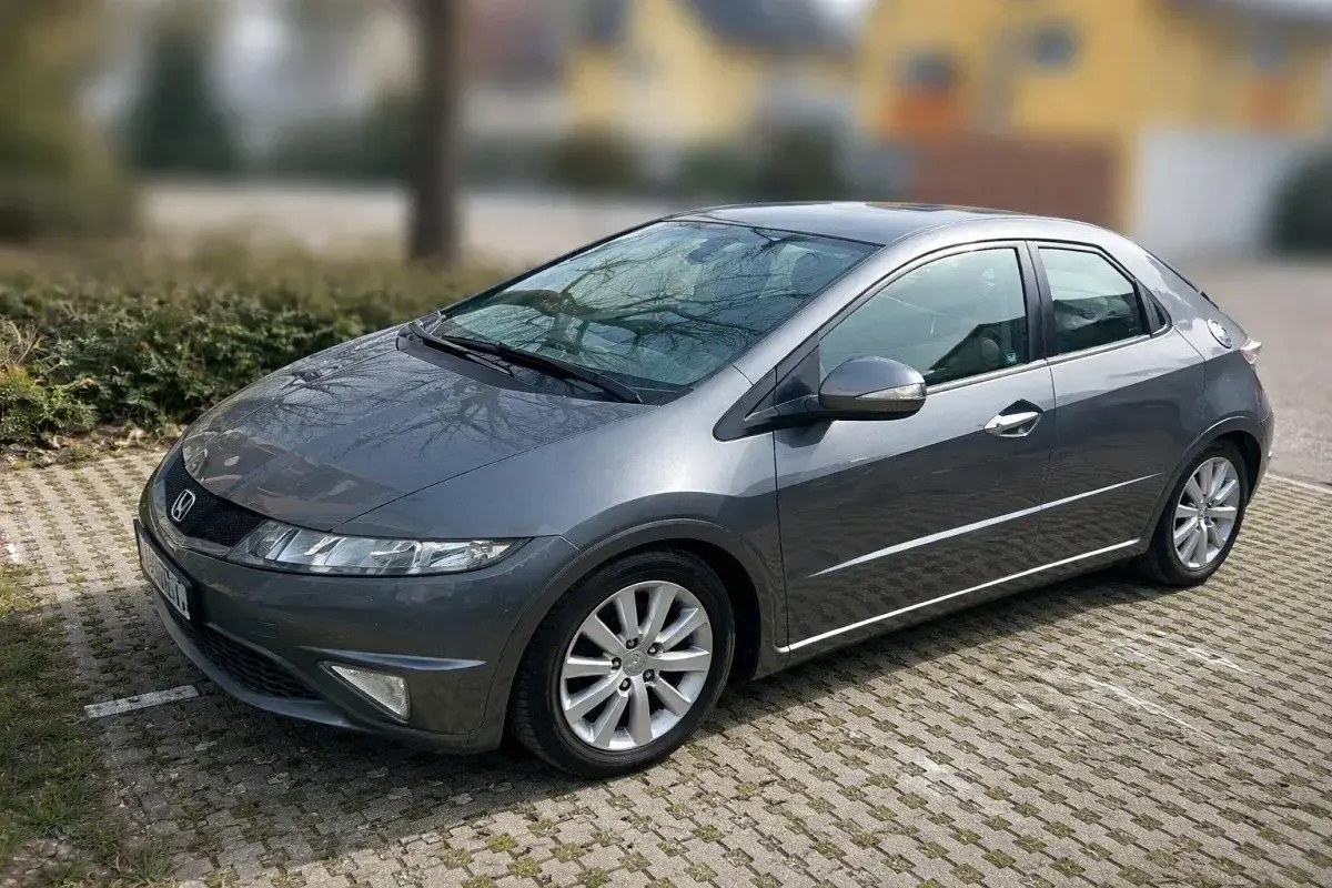 Gebraucht Honda Civic 140 PS (102 kW) 2011 Silber Limousine