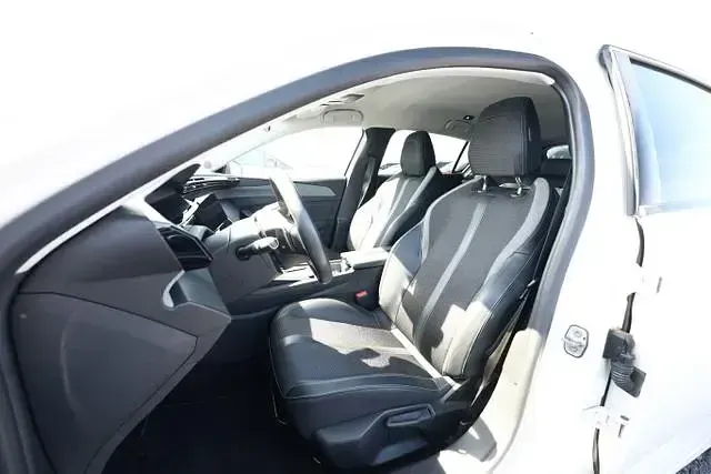 Gebraucht Peugeot 308 Allure 131 PS (96 kW) 2023 Lack weiss banquise/typ aussenve lack weiss banquise/typ aussenve Limousine
