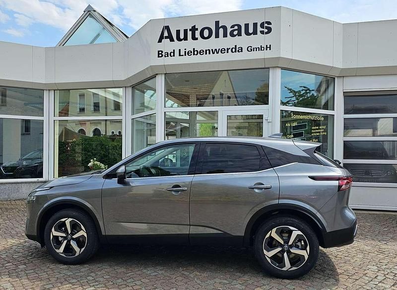 Gun metallic (m) Gebraucht 2023 Nissan Qashqai N-Connecta SUV | 29.890 € (Teuer) - Bild 1/4