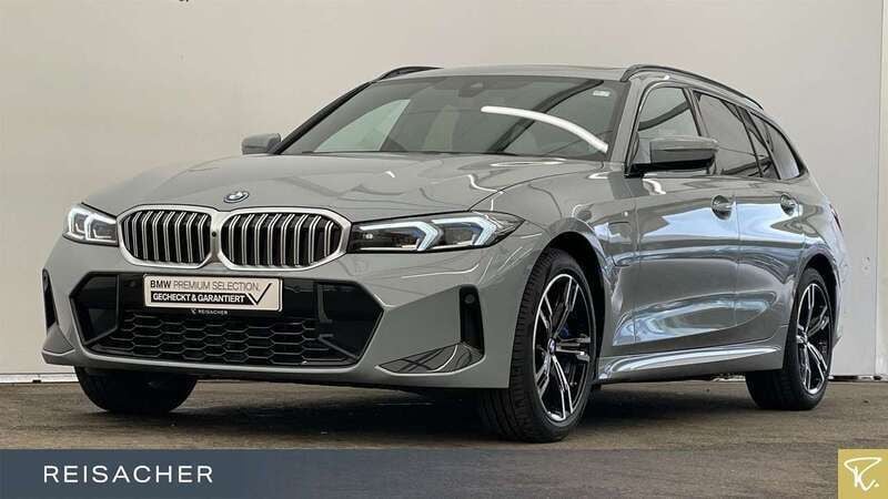 Brooklyn grau metallic Gebraucht 2024 BMW 330e Shadowline Kombi | 50.999 € (Teuer) - Bild 1/4