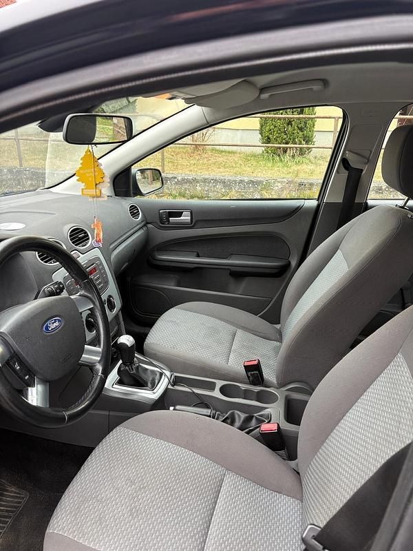 Usata Ford Focus 100 CV (73 kW) 2007 Blu Station wagon