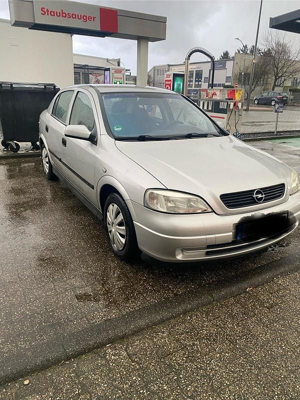 Gebraucht Opel Astra 101 PS (74 kW) 2001 Silber Kleinwagen
