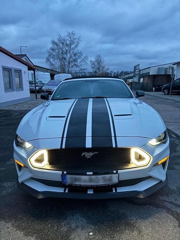 Weiß Gebraucht 2018 Ford Mustang GT Cabrio | 37.000 € - Bild 1/4