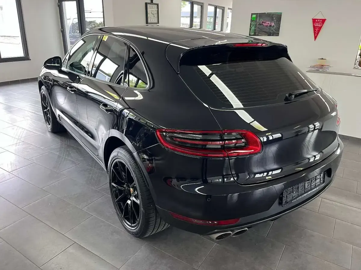 Gebraucht Porsche Macan 258 PS (189 kW) 2014 Tiefschwarz SUV