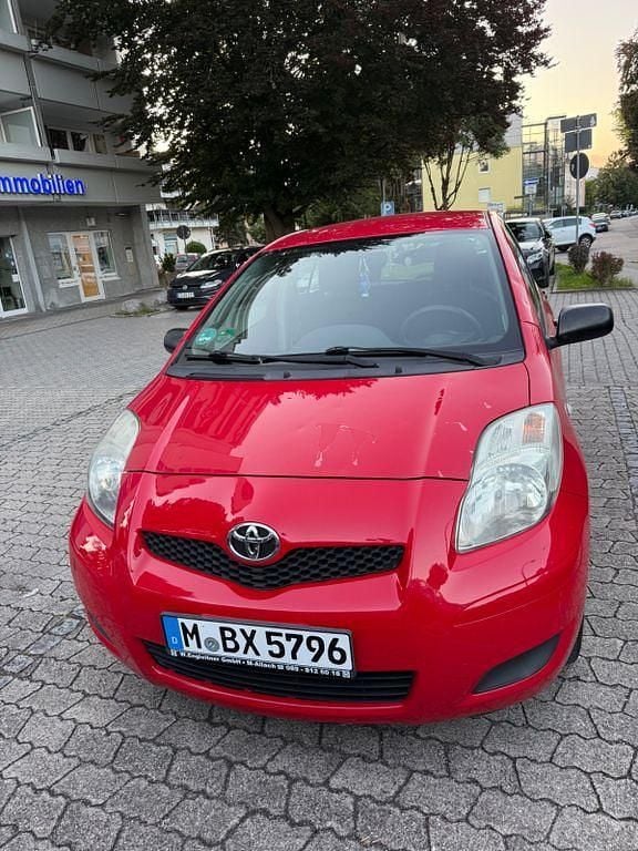Rot Gebraucht 2010 Toyota Yaris Limousine | 2.300 € (Guter Preis) - Bild 1/4