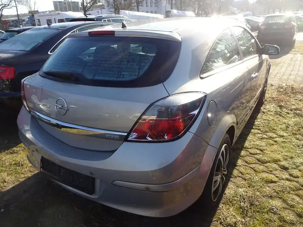 Gebraucht Opel Astra GTC Innovation 140 PS (102 kW) 2009 Gold Limousine