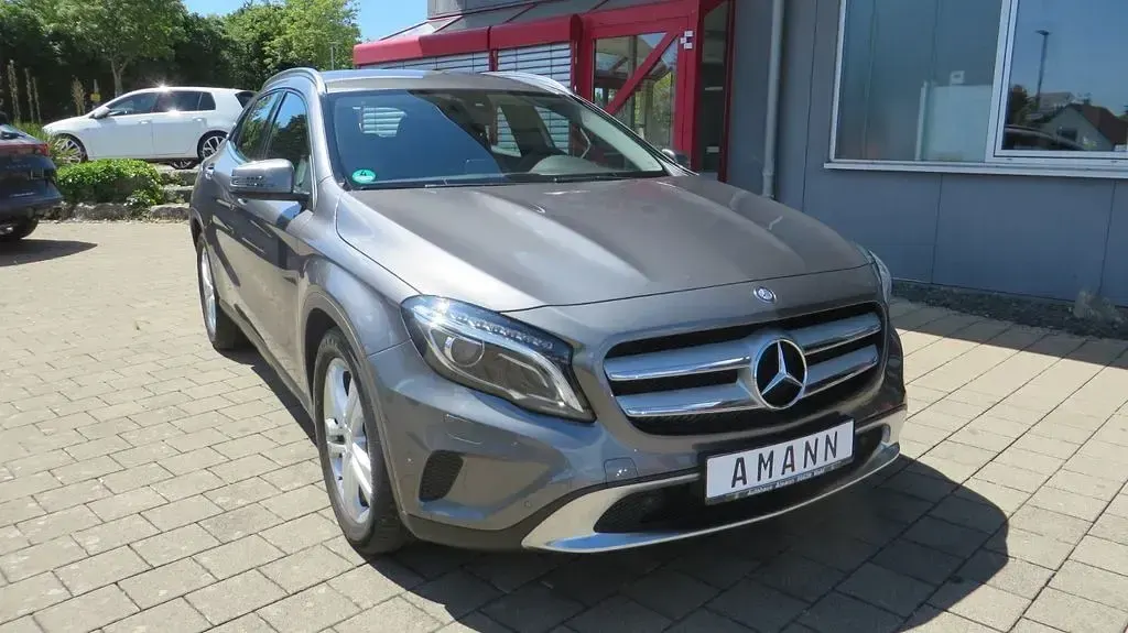 Gebraucht Mercedes GLA200 156 PS (114 kW) 2016 Grau SUV