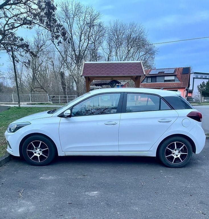 Gebraucht Hyundai i20 84 PS (61 kW) 2019 Weiß Kleinwagen
