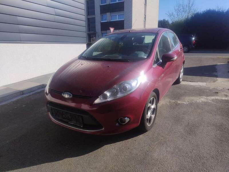 Rot Gebraucht 2009 Ford Fiesta Titanium Kleinwagen | 2.550 € (Guter Preis) - Bild 1/4