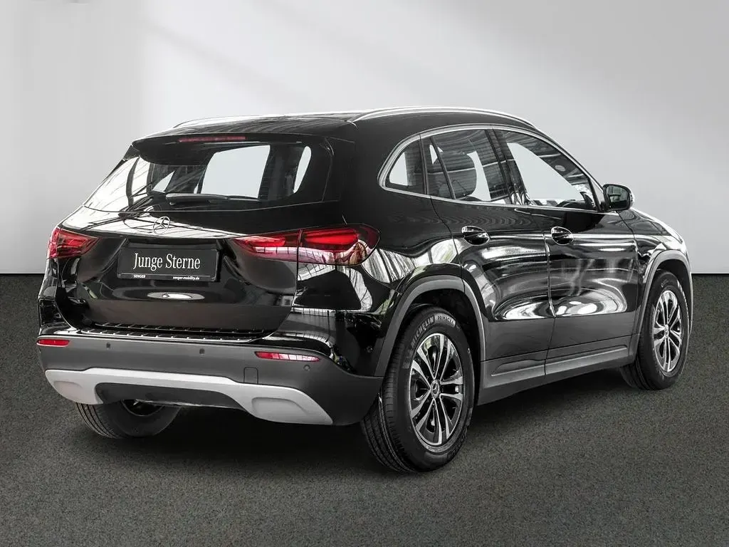 Gebraucht Mercedes GLA200 163 PS (119 kW) 2025 Unilack nachtschwarz SUV