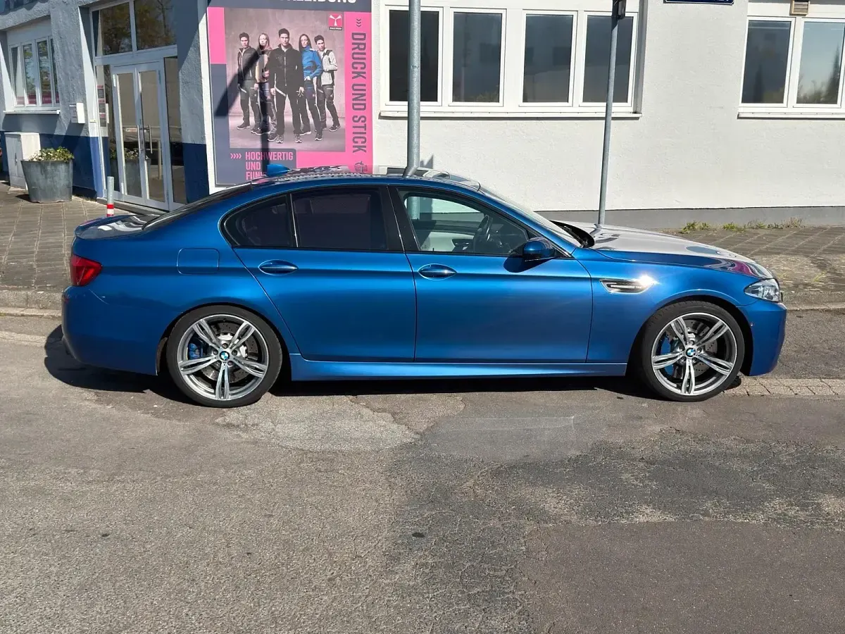 Gebraucht BMW M5 560 PS (411 kW) 2011 Blau Limousine