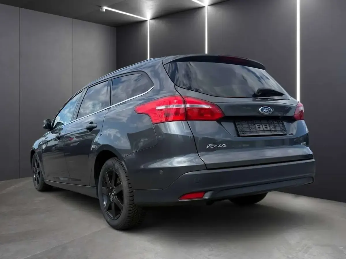 Gebraucht Ford Focus Titanium 125 PS (91 kW) 2018 Magneticgrau (metallic) Kombi