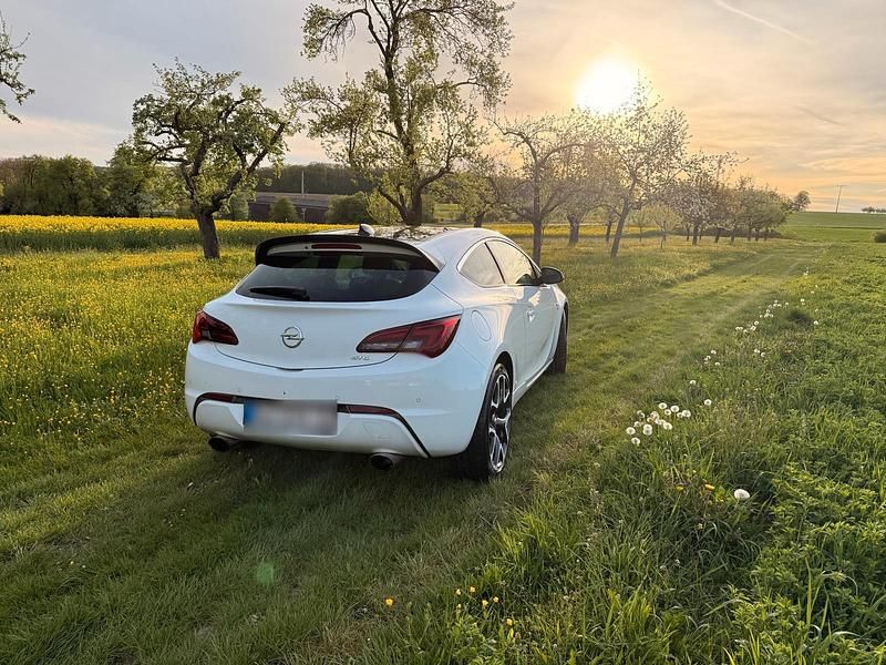 Gebraucht Opel Astra GTC OPC 200 PS (147 kW) 2015 Weiß Limousine
