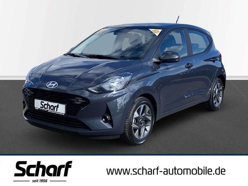 Grau Gebraucht 2025 Hyundai i10 Trend Kleinwagen | 15.990 € (Fairer Preis) - Bild 1/3