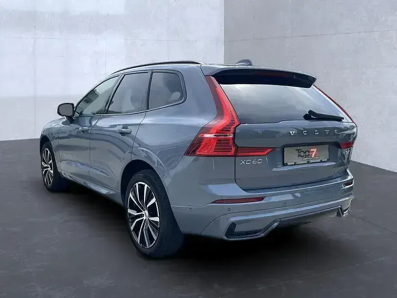 Gebraucht Volvo XC60 Plus 197 PS (144 kW) 2023 Thunder grey / (metallic) SUV