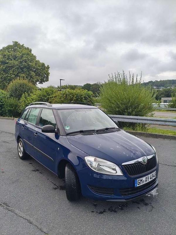 Blau Gebraucht 2010 Skoda Fabia Kombi | 2.100 € (Fairer Preis) - Bild 1/4