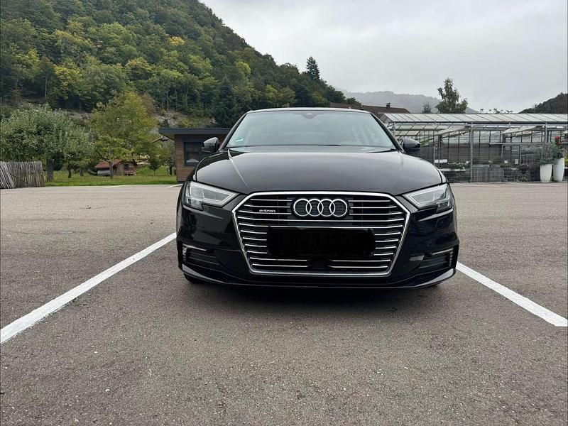 Schwarz Gebraucht 2017 Audi A3 Sportback e-tron Sport Limousine | 16.499 € (Fairer Preis) - Bild 1/4