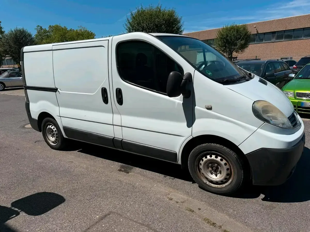 Gebraucht Renault Trafic 114 PS (83 kW) 2009 Weiß Van / Kleinbus