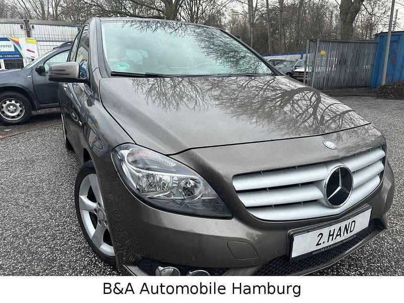 Gebraucht Mercedes B180 122 PS (89 kW) 2012 Grau Van / Kleinbus