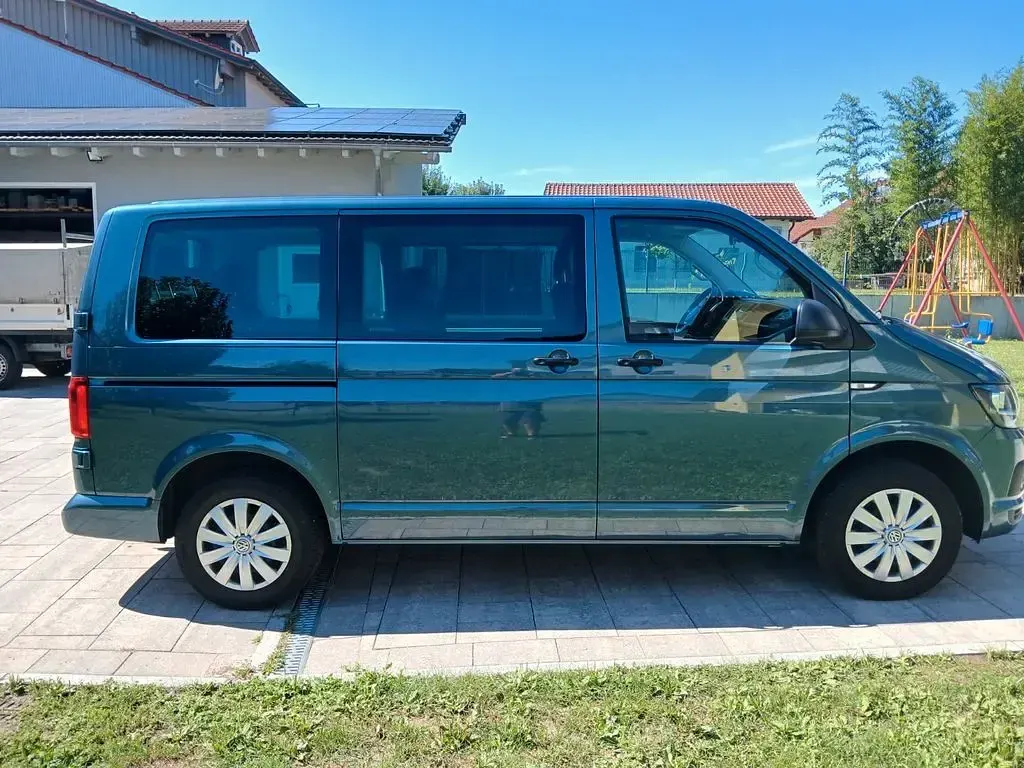 Gebraucht VW Multivan 150 PS (110 kW) 2018 Grün Van / Kleinbus