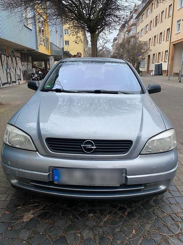 Grau Gebraucht 2001 Opel Astra Kleinwagen | 900 € (Guter Preis) - Bild 1/4